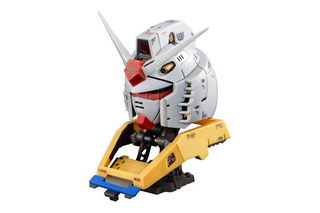 1回1,500円の「ガンダム」高級ガシャポン！コクピットまで作り込まれた「バストアップモデル」がメチャ凄い、内部にはアムロの姿も 画像
