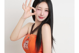 肩出しオフショルが可愛すぎる！韓国美女チアが福岡で“爆食い”「20枚じゃ足りない」誕生日旅行 画像