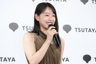 桜井日奈子、カレンダーブックサインにこっそり「にゃん」入れ！ 画像