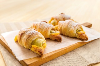 サンマルクカフェ、生バナナとカスタードのプレミアムチョコクロを発売 画像