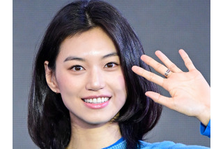 安藤サクラとのベッドシーンに「抵抗感はなかった」 キム・ドヨンが語った『DORA』撮影現場 画像