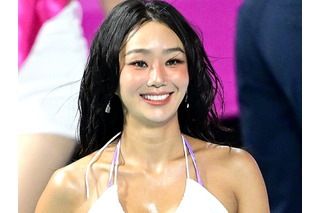 収まりきってない…ヒョリン、タイト衣装で見せた“ド迫力ボディ”に視線集中「すごい」「うわー！」 画像
