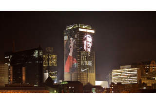 ヨハネスブルグの高層ビルにファンからのメッセージ――ナイキのワールドカップキャンペーン 画像