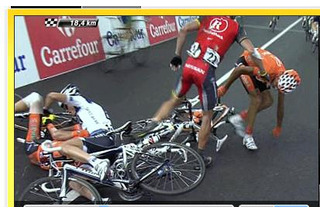 ランス・アームストロング落車で優勝絶望的～「ツール・ド・フランス」山岳ステージ 画像