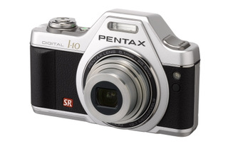 クラシックデザインのコンパクトデジカメ「PENTAX Optio I-10」に新色が追加 画像