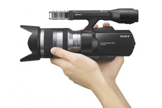 ソニー、レンズ交換式ビデオカメラ「NEX-VG10」をついに国内発表――価格は20万円前後 画像