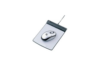 サンワサプライ、付属マウスパッドから給電する電池いらずのワイヤレスマウスを発売 画像