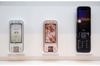 「より美しく、より高画質な防水スマートフォン」……「REGZA Phone IS04」 画像