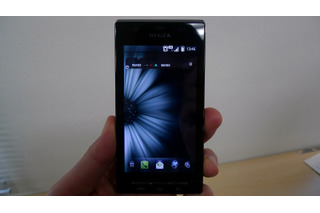 KDDI、未発売のスマートフォン「IS04」「IS05」を紹介 画像