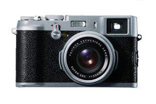 富士フイルム、高級コンパクトデジカメ「FinePix X100」が国内供給不足に 画像