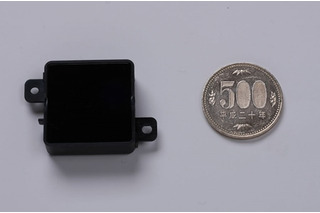 富士通グループ、タッチ感覚で認証できる世界最小・最薄の非接触型静脈センサーを実用化 画像