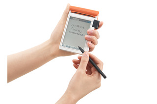 キングジム、タッチペンで液晶にメモ書きする電子メモ「マメモ」のメモ帳タイプ 画像