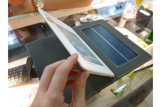 【COMPUTEX TAIPEI 2011（Vol.13）】軽量小型の太陽光充電セットがeBook専用カバーやアウトドア用品に！ 画像