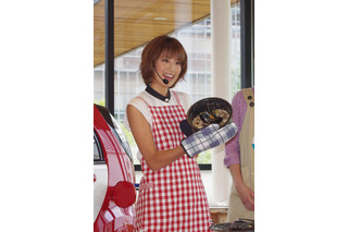 東原亜希さん、i-MiEV の電力でアウトドア料理に挑戦 画像