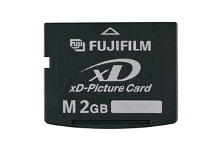 富士写、容量2GBのxDピクチャーカード 画像