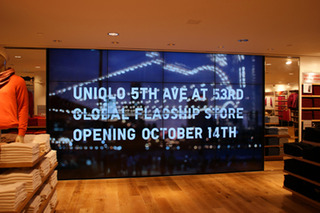 NECのデジタルサイネージ、ユニクロ・ニューヨーク新旗艦店で稼働開始……日本から遠隔運用 画像