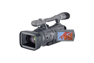 ソニー、新開発のCMOSを3枚使用したHDV規格対応HDビデオカメラ「HDR-FX7」 画像