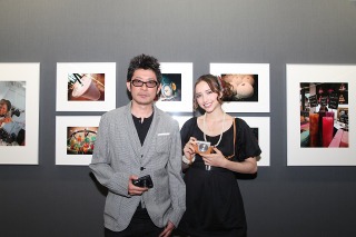 永瀬正敏、道端アンジェリカ、豊田エリーが合同で写真展開催  画像