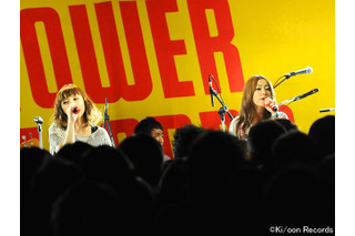 PUFFYがタワレコ渋谷で開催した超プレミアミニライブの模様を！  画像