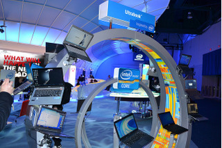 【CES 2012：フォトレポート】会場の様子（2） Intel、サムスンなど各社ブースの様子 画像