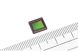 シャープ、業界最高1／2.3型2000万画素CCDを開発……コンパクトデジカメの高画素化などを支援 画像