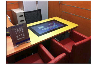 みずほ銀行、富士通と共同開発した「タッチパネル式テーブル型端末」を店舗に導入 画像