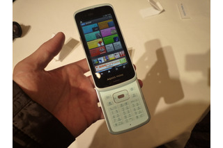 KDDI、テンキー搭載のスライドスマホ「AQUOS PHONE SL」を6日に発売 画像
