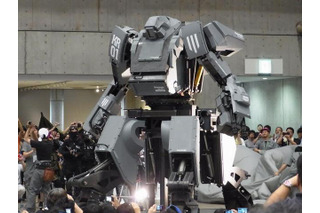 【ワンフェス2012夏】搭乗可能な巨大ロボット「クラタス」、幕張メッセに立つ！ 画像