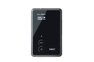 NEC、スマホへの給電も可能なLTEモバイルルータ……約150gの軽量ボディ 画像