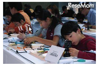 【CEATEC 2012 Vol.3】小学生親子対象、ロボットプログラミング体験 画像