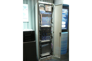 【CEATEC 2012 Vol.28】国際間の長距離大容量通信を実現する光伝送・受信装置……三菱電機 画像