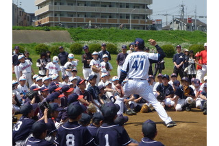 小学生対象の野球教室、横浜DeNAベイスターズの選手や監督が登場　11月24日 画像