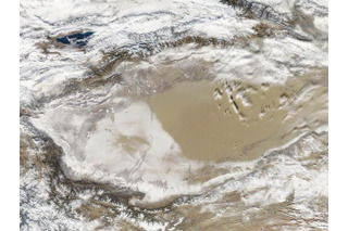 タクラマカン砂漠に降雪 画像