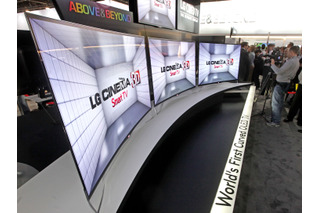 【CES 2013】LG電子、世界初の曲面型有機ELテレビを展示  画像