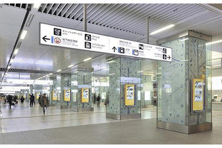 シャープ、JR博多駅構内に大規模サイネージシステムを導入 画像
