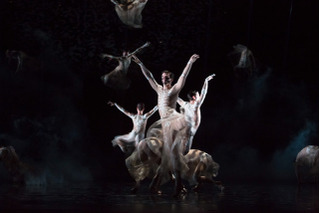 リカルド・ティッシが初めて手掛けたバレエ衣装、「ボレロ」がパリ・オペラ座で公開 画像