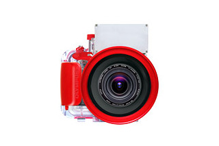 オリンパス、最上位カメラ「CAMEDIA C-8080 Wide Zoom」用防水プロテクタの発売を延期 画像