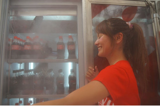 猛暑に冷えたコカ・コーラを無料配布！六本木に「コカ・コーラ アイスコールド トラック」登場 画像