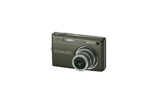 ニコン、世界最小ボディのコンパクトデジカメ「COOLPIX S」シリーズ——世界最速の起動時間を実現 画像