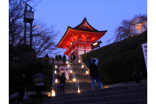 週末の京都に幻想的な露地行灯……「東山花灯路」 画像