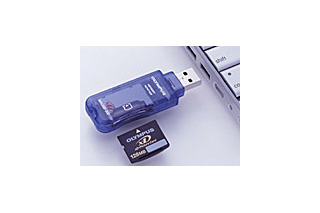 オリンパス、USB2.0対応のスティック型xDピクチャーカードリーダー/ライターとxDピクチャーカードのセット製品 画像