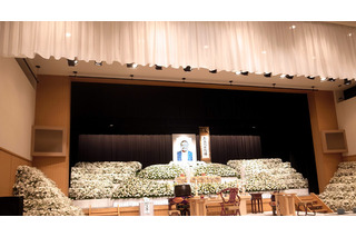 カリスマバイヤー藤巻幸夫の葬儀に2600人参列 画像