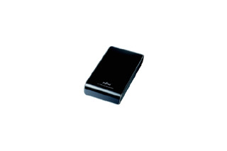 富士通、300GBの2.5型ポータブルHDD——スタイリッシュデザインで、静音性や省電力を実現 画像