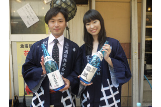 蔵元10社の日本酒を飲み比べ！目立つ女性参加者 画像