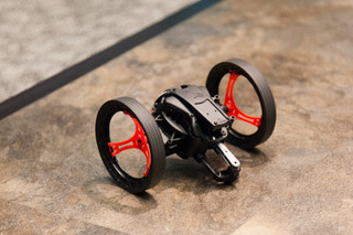 「AR.Drone」のParrot、2種類の低価格ロボットを発表……スマホで操作［動画］ 画像