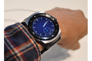 【IFA 2014】LG、アナログ時計感覚で身につけられる「LG G Watch R」に熱視線 画像