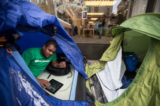iPhone 6、ロンドンではテントを張って待つファンも 画像