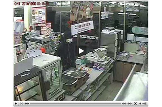 埼玉県吉川市で発生したコンビニ強盗事件の動画を公開 画像