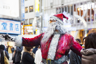 渋谷に現れたサンタクロースの正体が判明！ SeeByChloeのクリスマスキャンペーン 画像