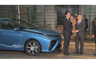 安倍首相「水素社会の幕開けを実感」……トヨタ、官邸に新型FCV「MIRAI」を納車 画像